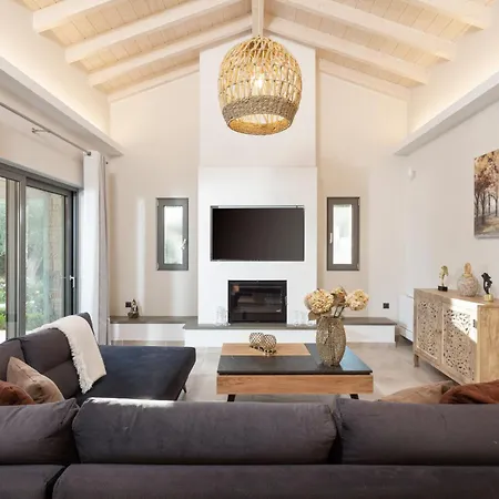Mateo Stone Villa